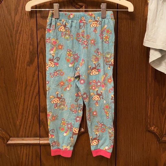 Cute & comfy monkey jammies size 3T - Picture 5 of 7